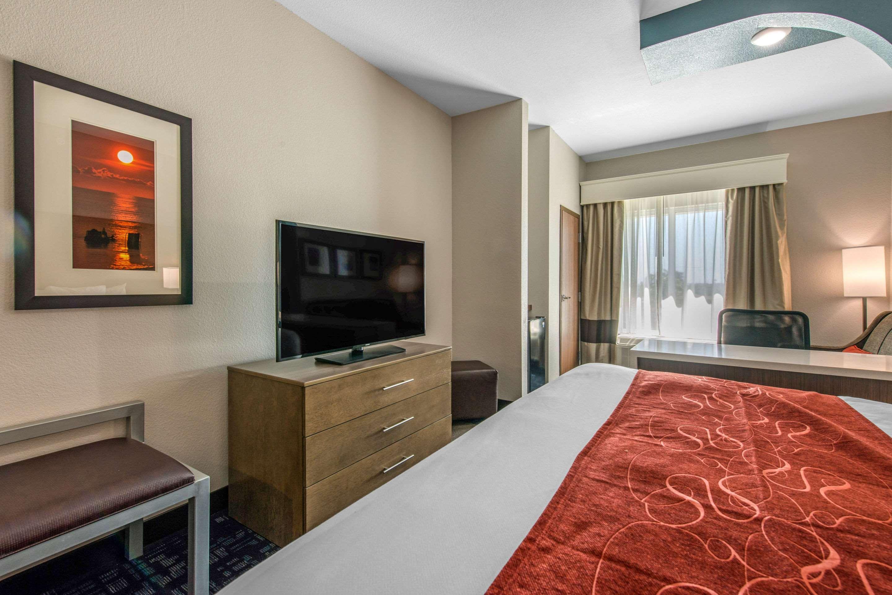 Comfort Suites Fort Lauderdale Airport & Cruise Port Dania Beach Exterior photo