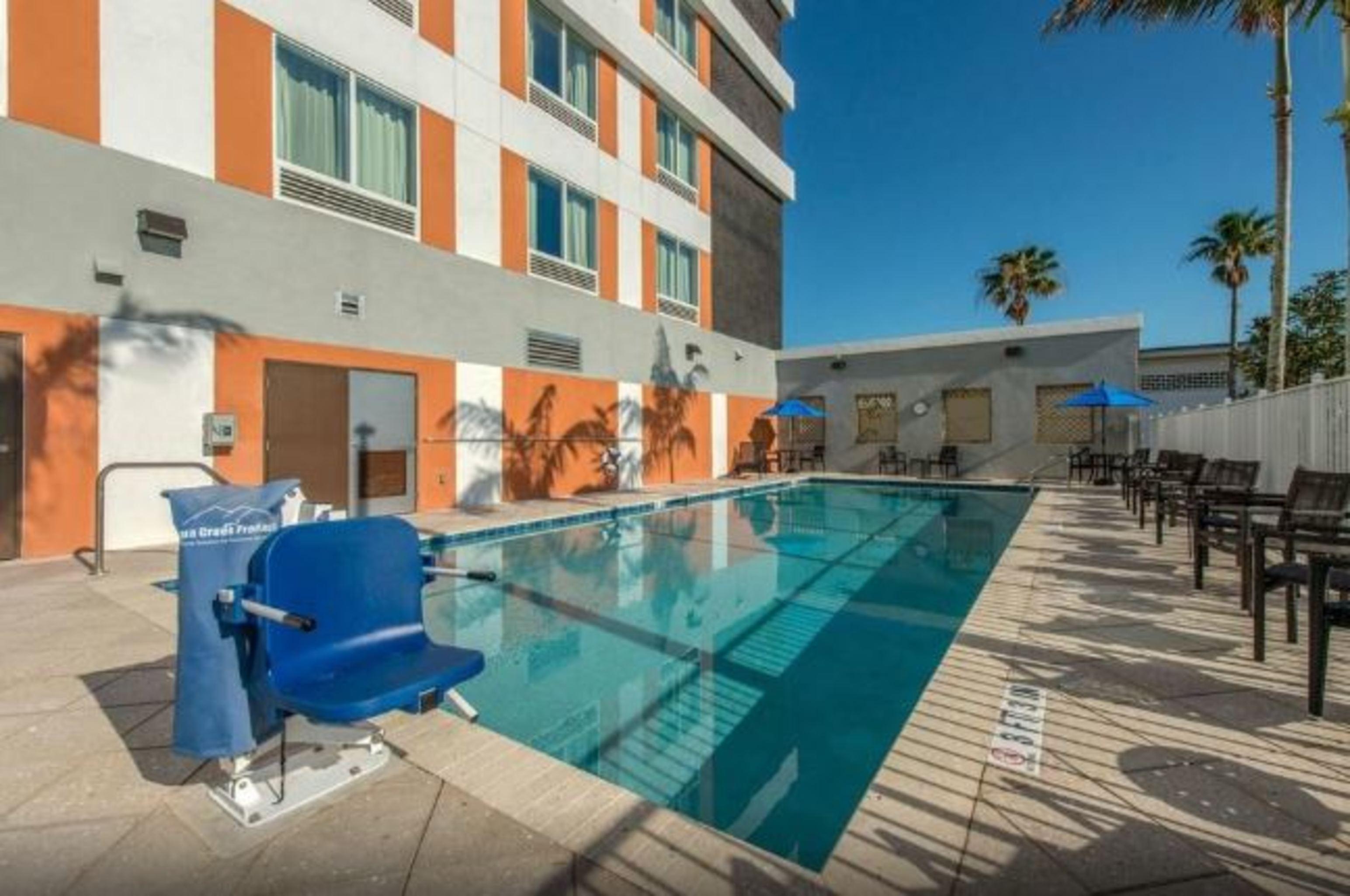 Comfort Suites Fort Lauderdale Airport & Cruise Port Dania Beach Exterior photo