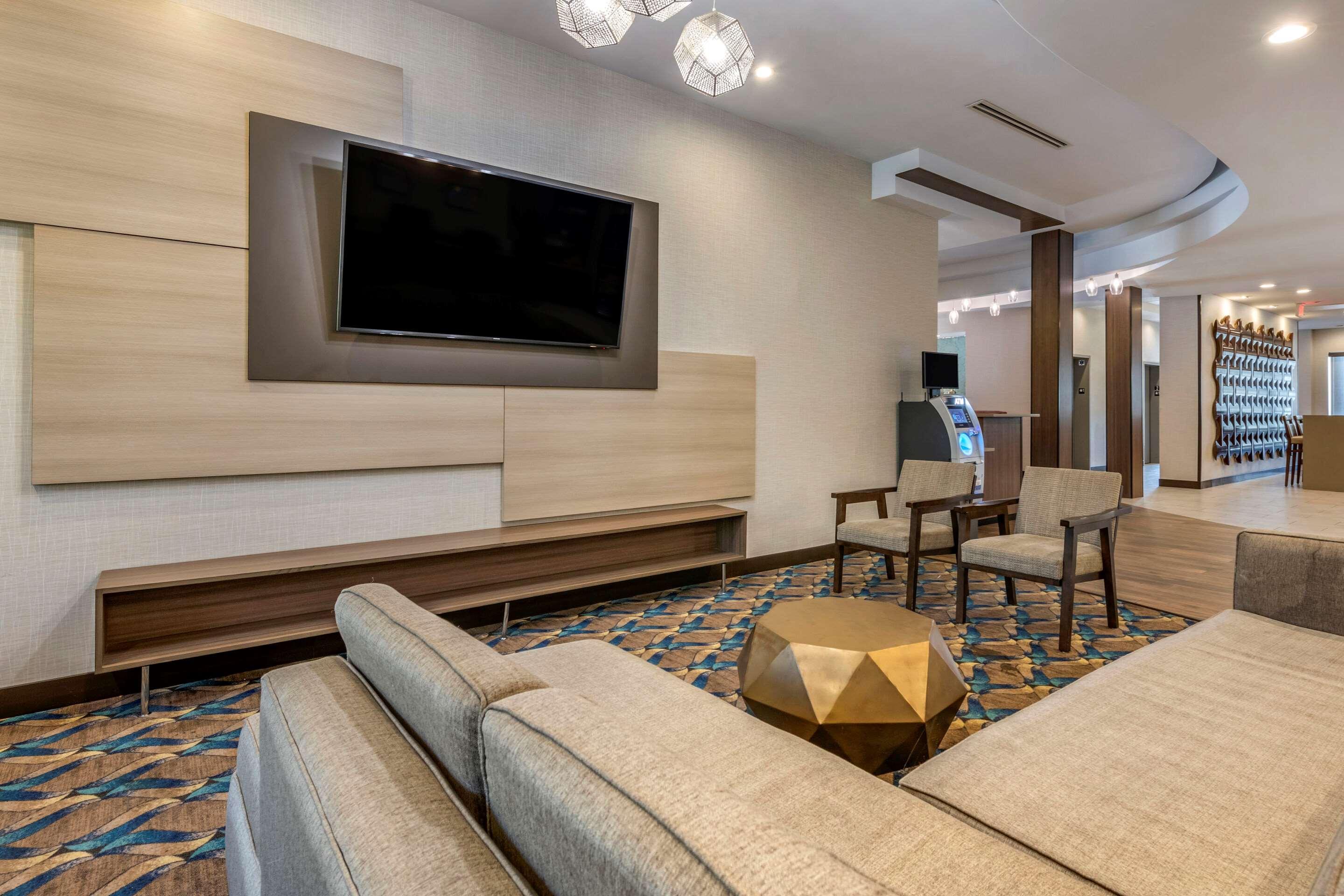 Comfort Suites Fort Lauderdale Airport & Cruise Port Dania Beach Exterior photo
