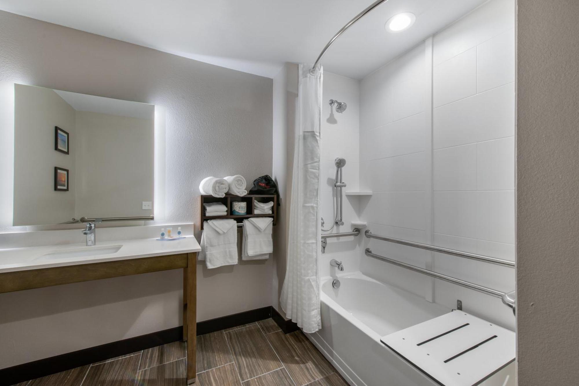 Comfort Suites Fort Lauderdale Airport & Cruise Port Dania Beach Exterior photo